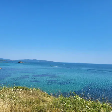 Rs 43 на плажа с вълшебна гледка към морето, напълно оборудвана кухня и безплатен паркинг, със самостоятелен басейн, балкон и асансьор самостоятелен душ и тоалетна местоположение